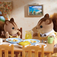 Load image into Gallery viewer, Sylvanian Families Walnut Squirrel Family