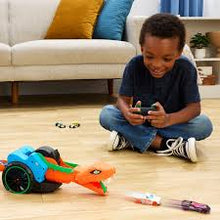 Load image into Gallery viewer, Hot Wheels Lets Race Slither N Strike Remote Control