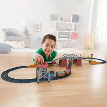 Load image into Gallery viewer, Thomas & Friends 3-in-1 Motorised Package Pickup Track Set