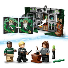 Load image into Gallery viewer, LEGO Harry Potter 76410 Slytherin House Banner Set

