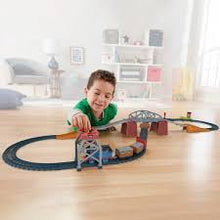 Load image into Gallery viewer, Thomas &amp; Friends 3-in-1 Motorised Package Pickup Track Set

